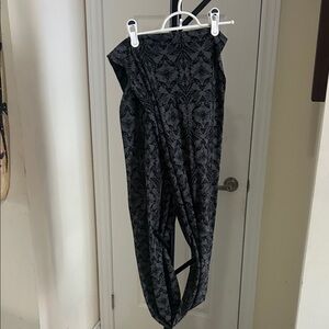 Roots Black and Gray Patterned Wrap scarf